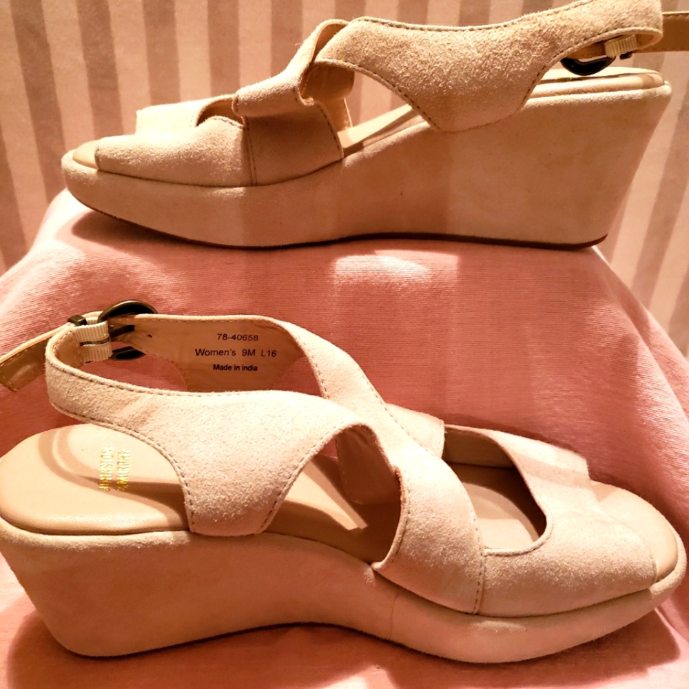 NWoT JOHNSTON & MURPHY nude suede wedge sandals (9)